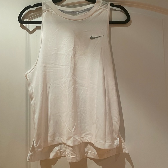 Nike Tops - Nike Women’s Tank - White Size M